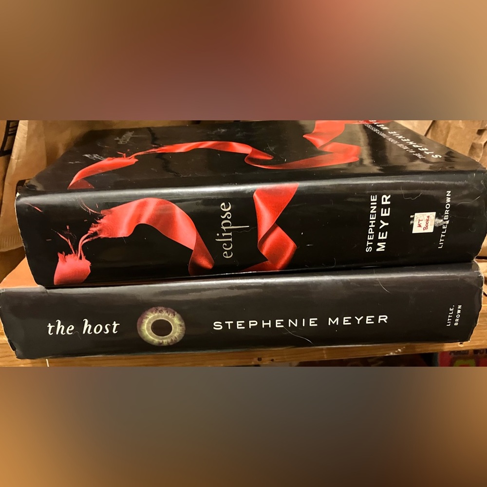 Stephanie Meyer Book Bundle: Eclipse from the Twilight series & The Host